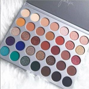 Jaclyn Hill X Morphe makeup palette